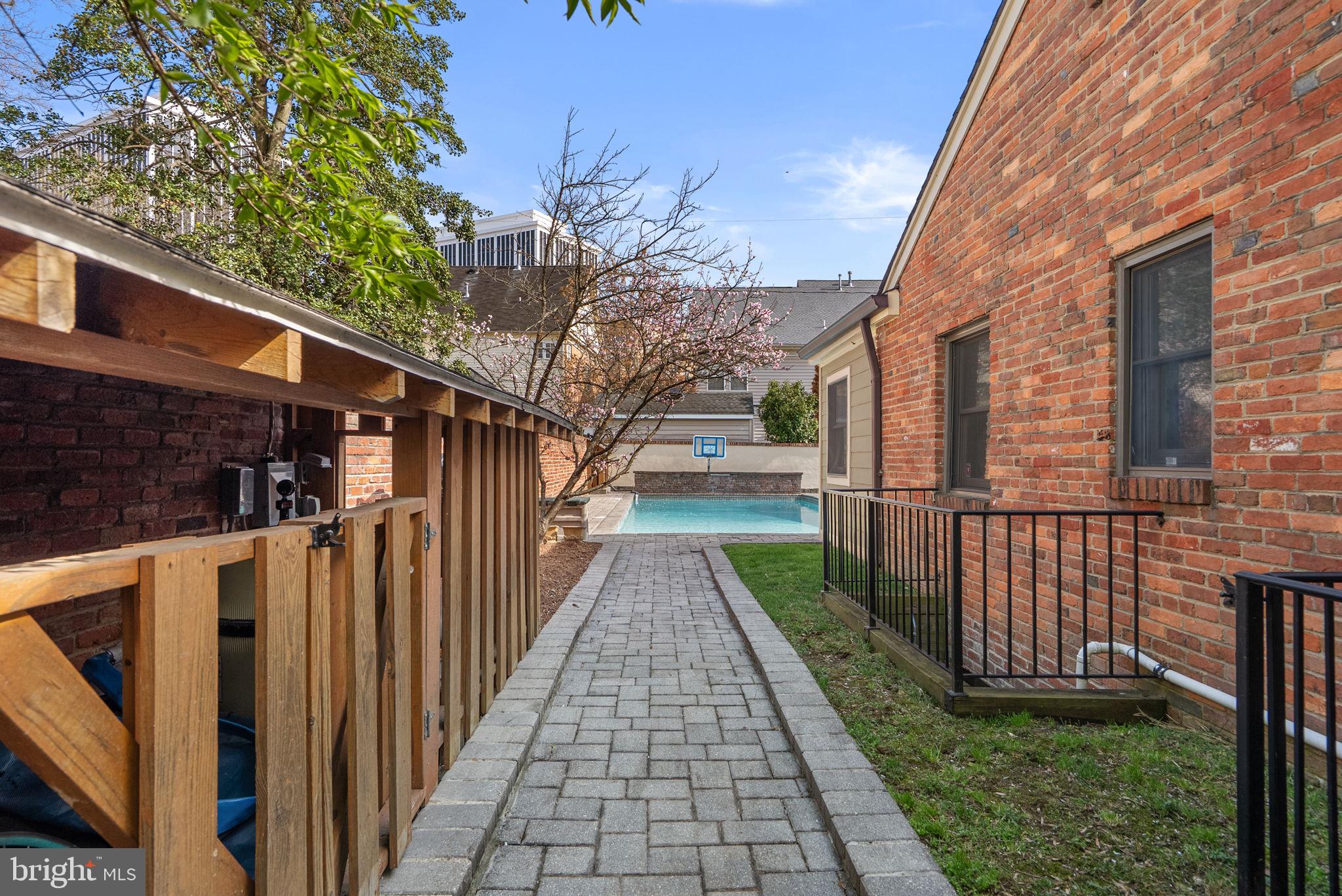 HILLWOOD - Residential