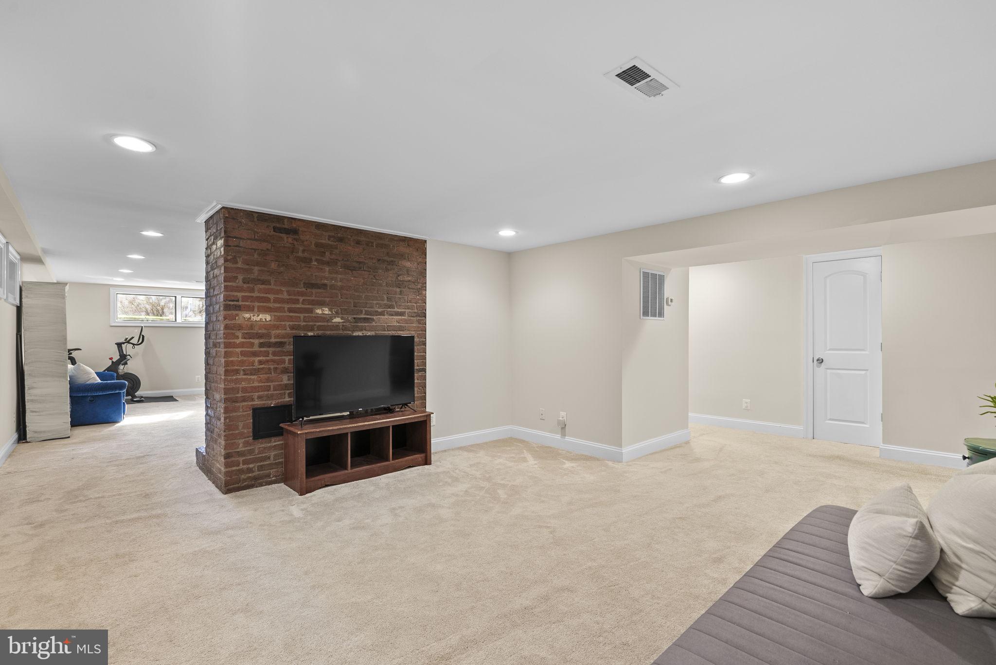 HILLWOOD - Residential