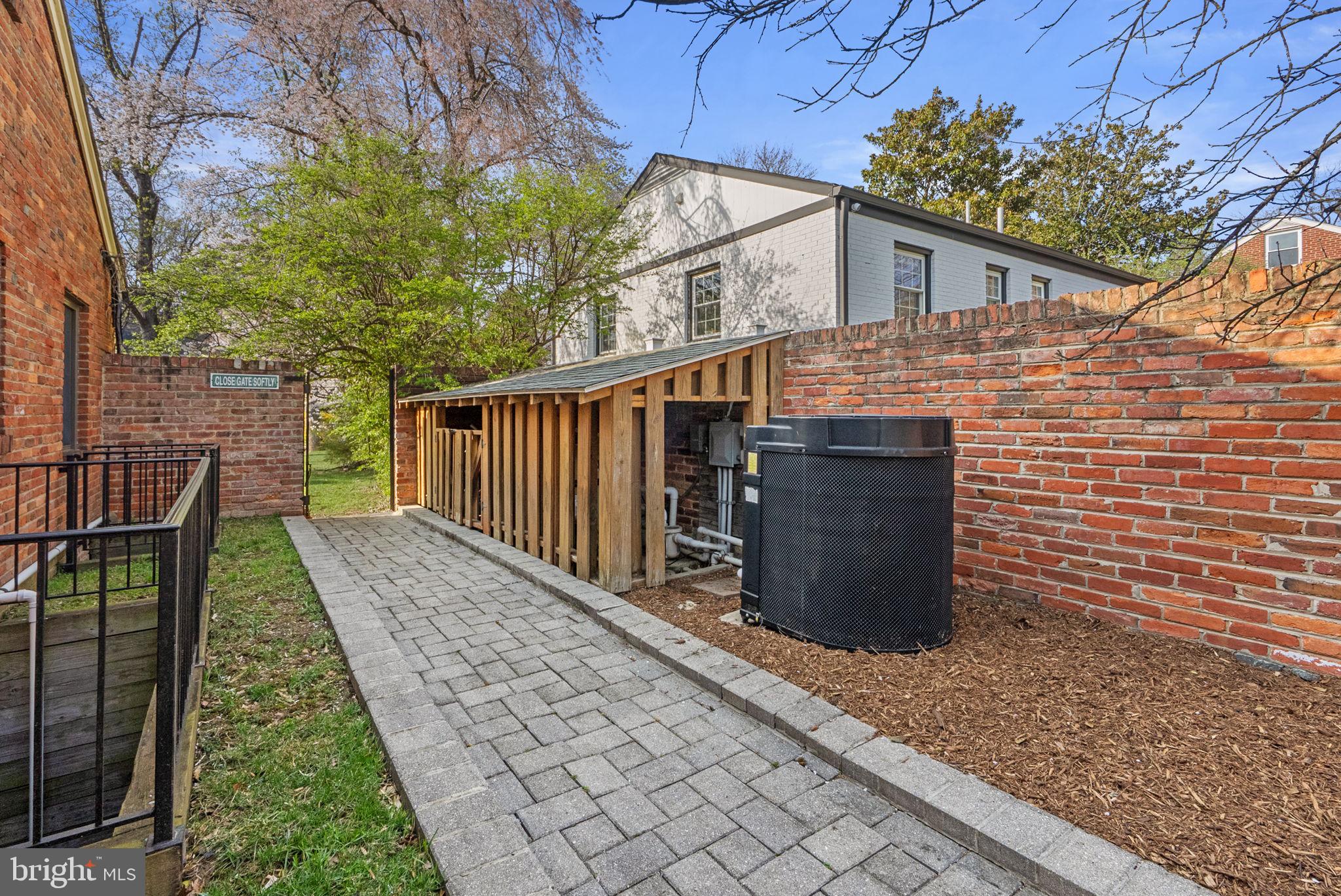 HILLWOOD - Residential