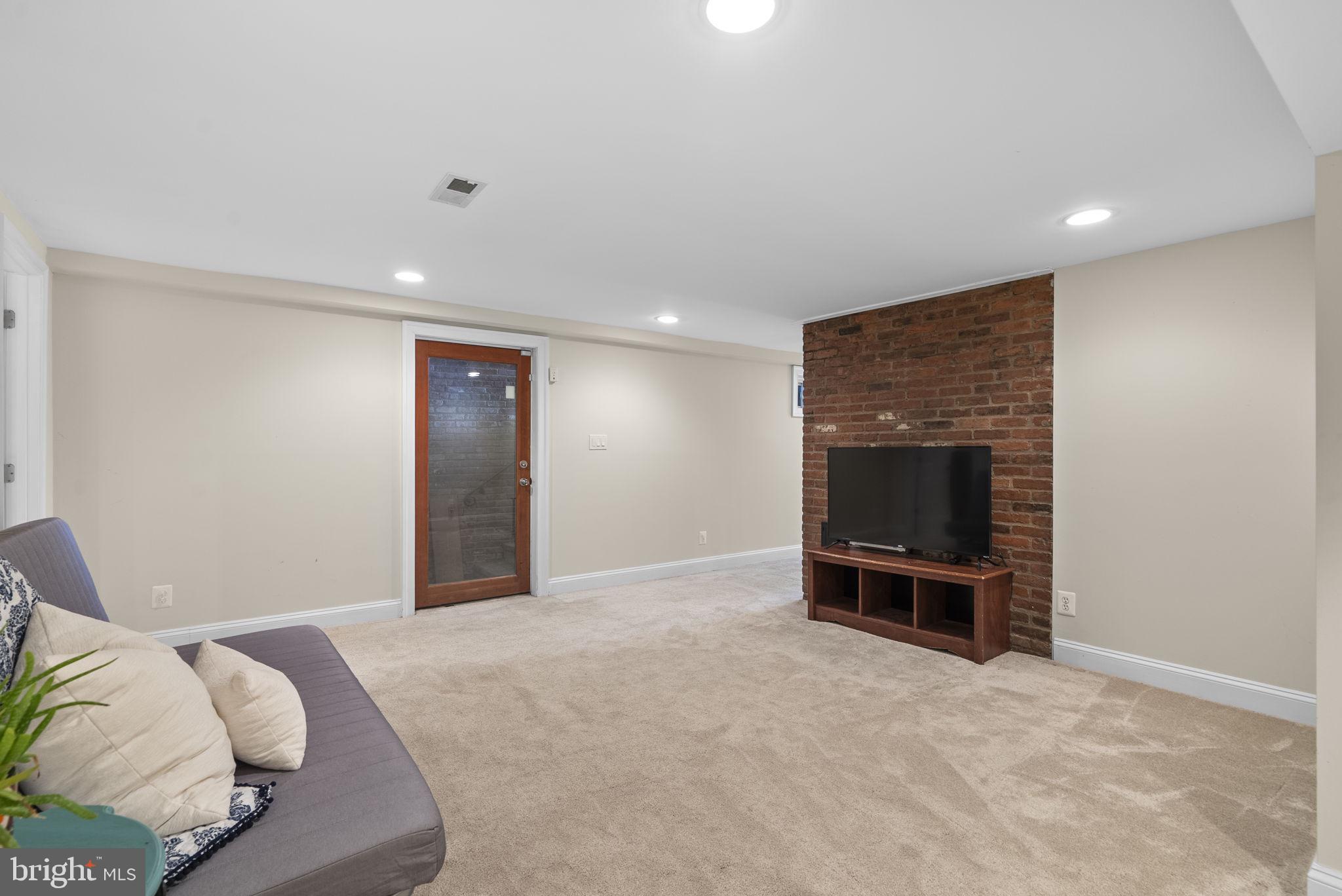 HILLWOOD - Residential