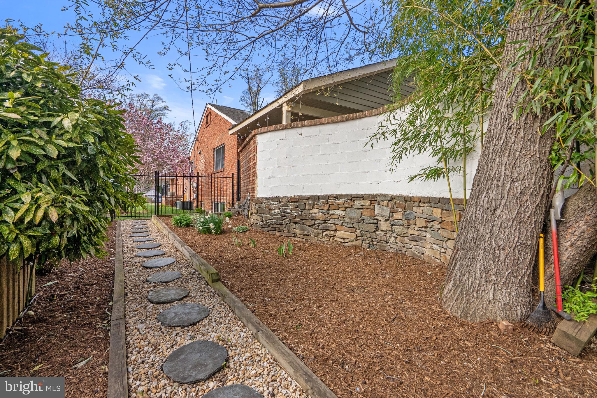 HILLWOOD - Residential