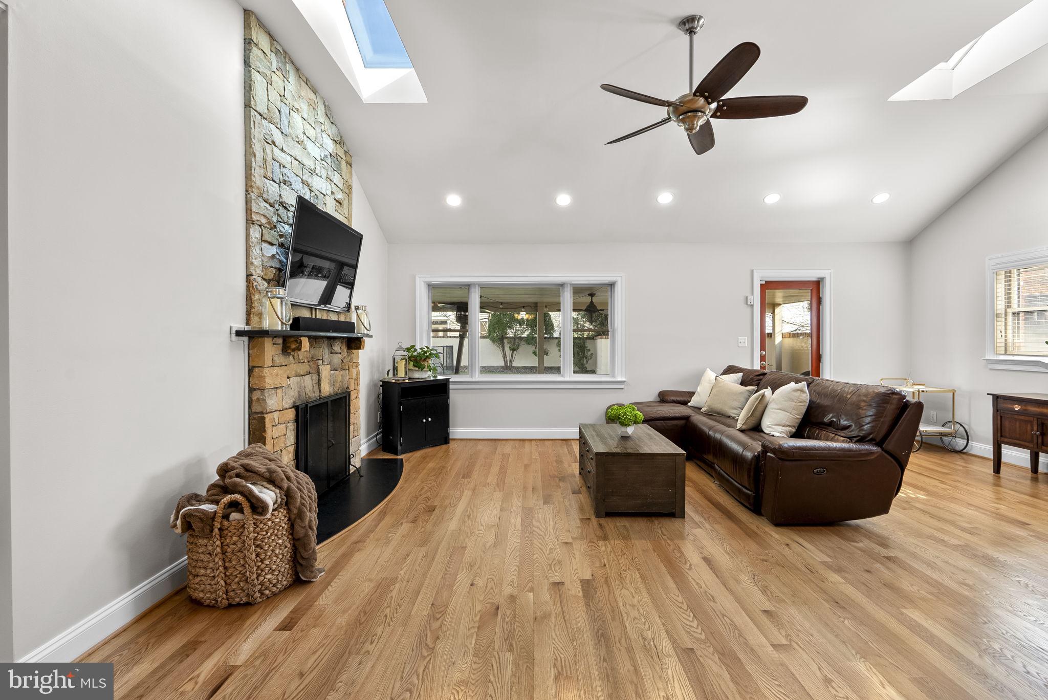 HILLWOOD - Residential