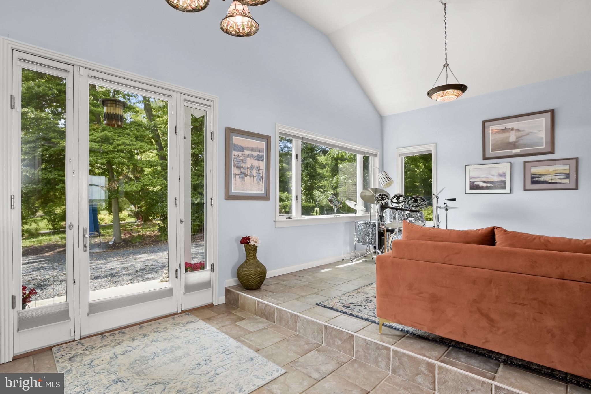 ROCKAWAY BEACH - Residential