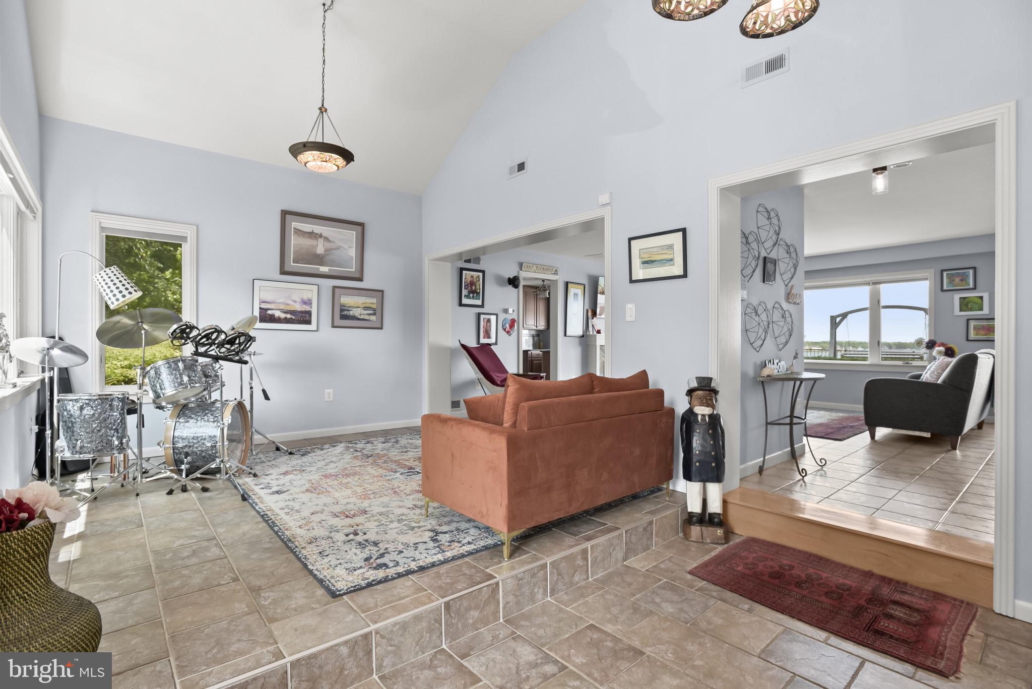 ROCKAWAY BEACH - Residential