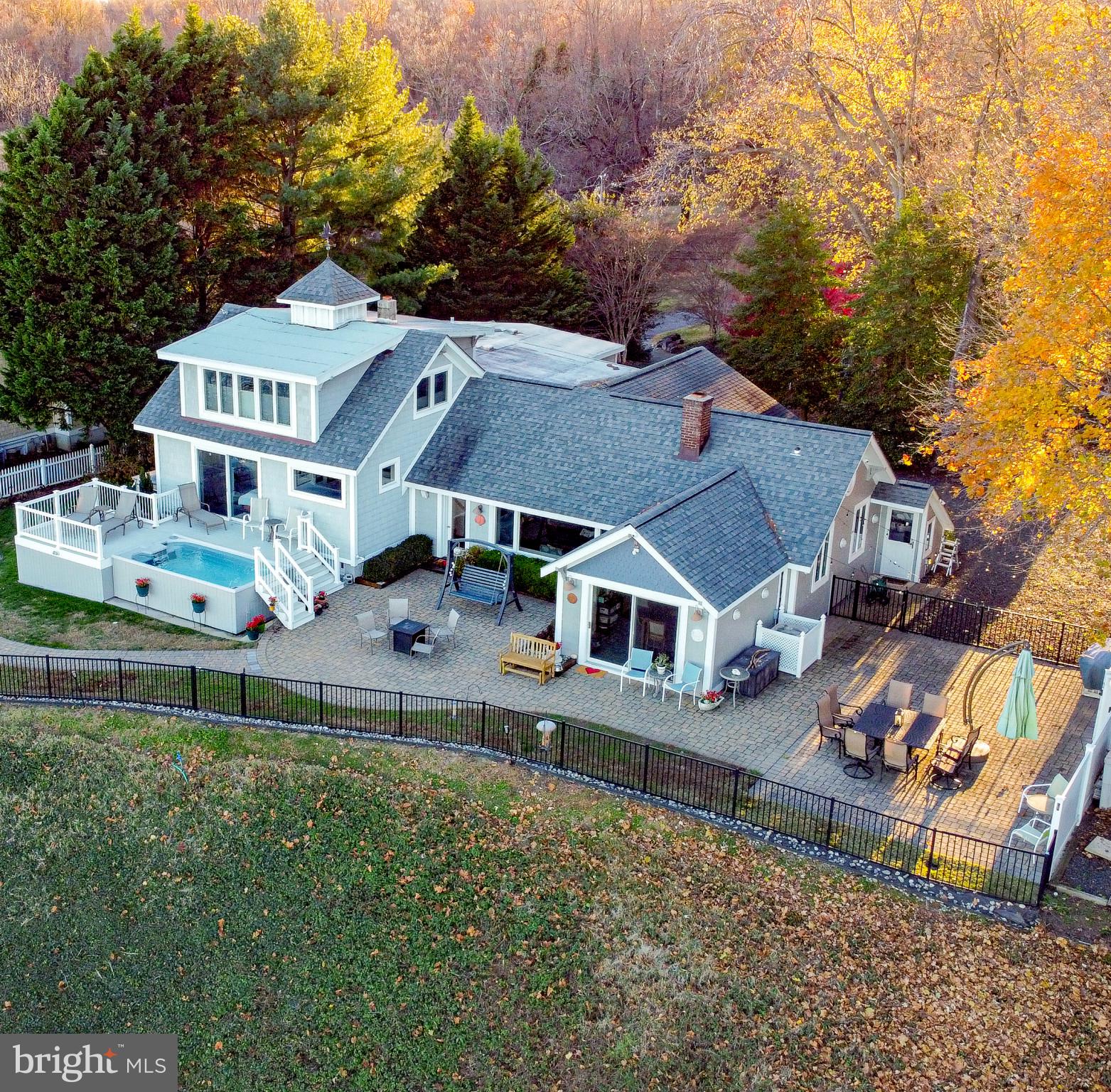 ROCKAWAY BEACH - Residential