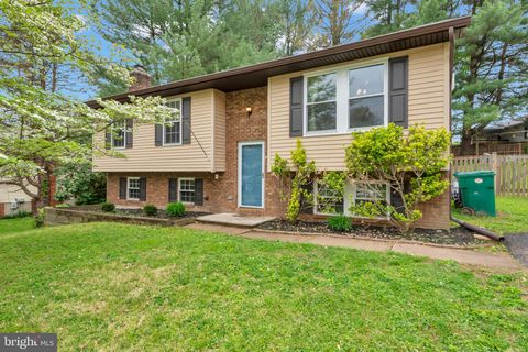 Photo of 7128 Macbeth Way, SYKESVILLE, MD 21784 (MLS # MDCR2034634)