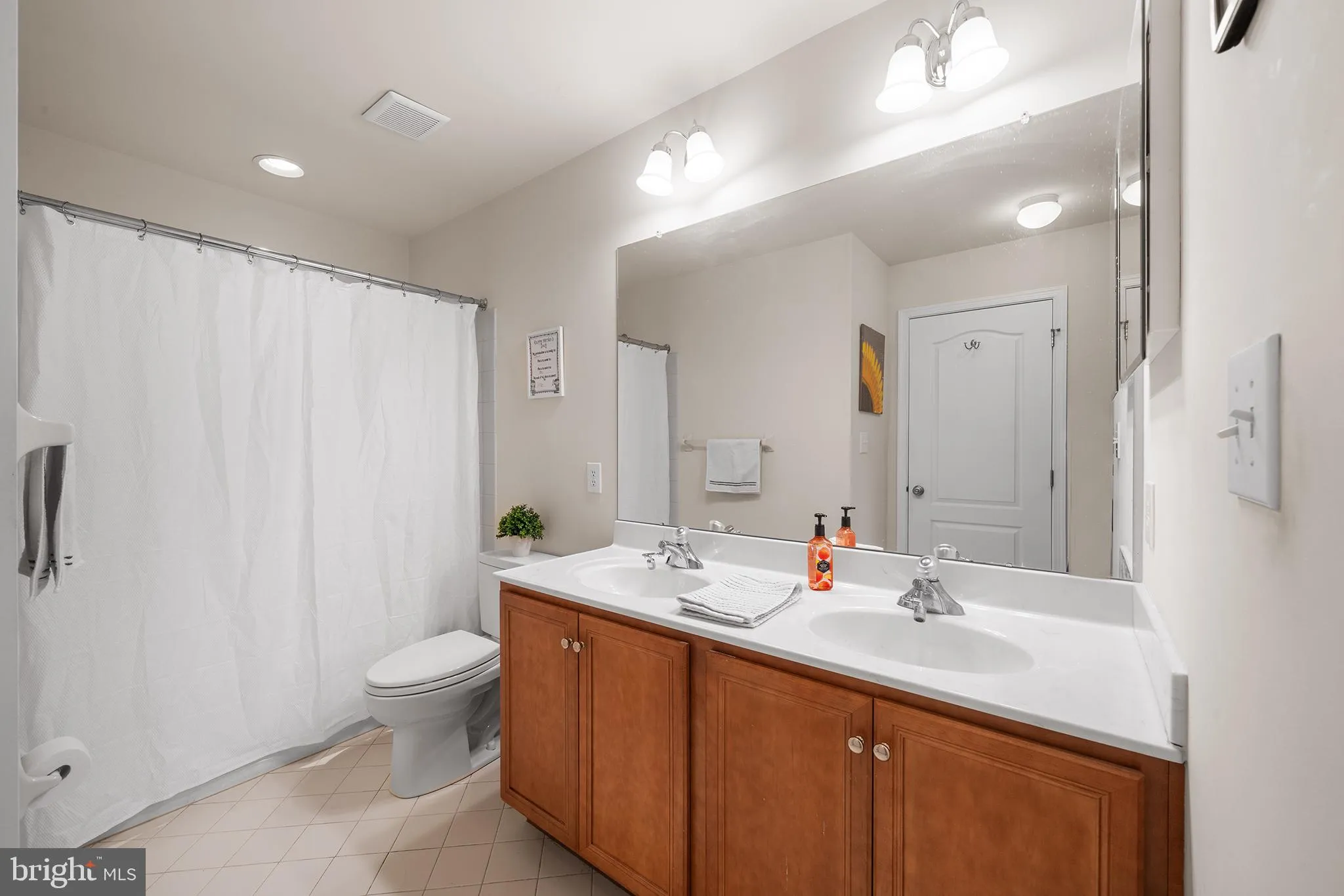 Chester Springs, Pennsylvania 19425, United States, 3 Bedrooms Bedrooms, ,4 BathroomsBathrooms,Residential,Pending,12340