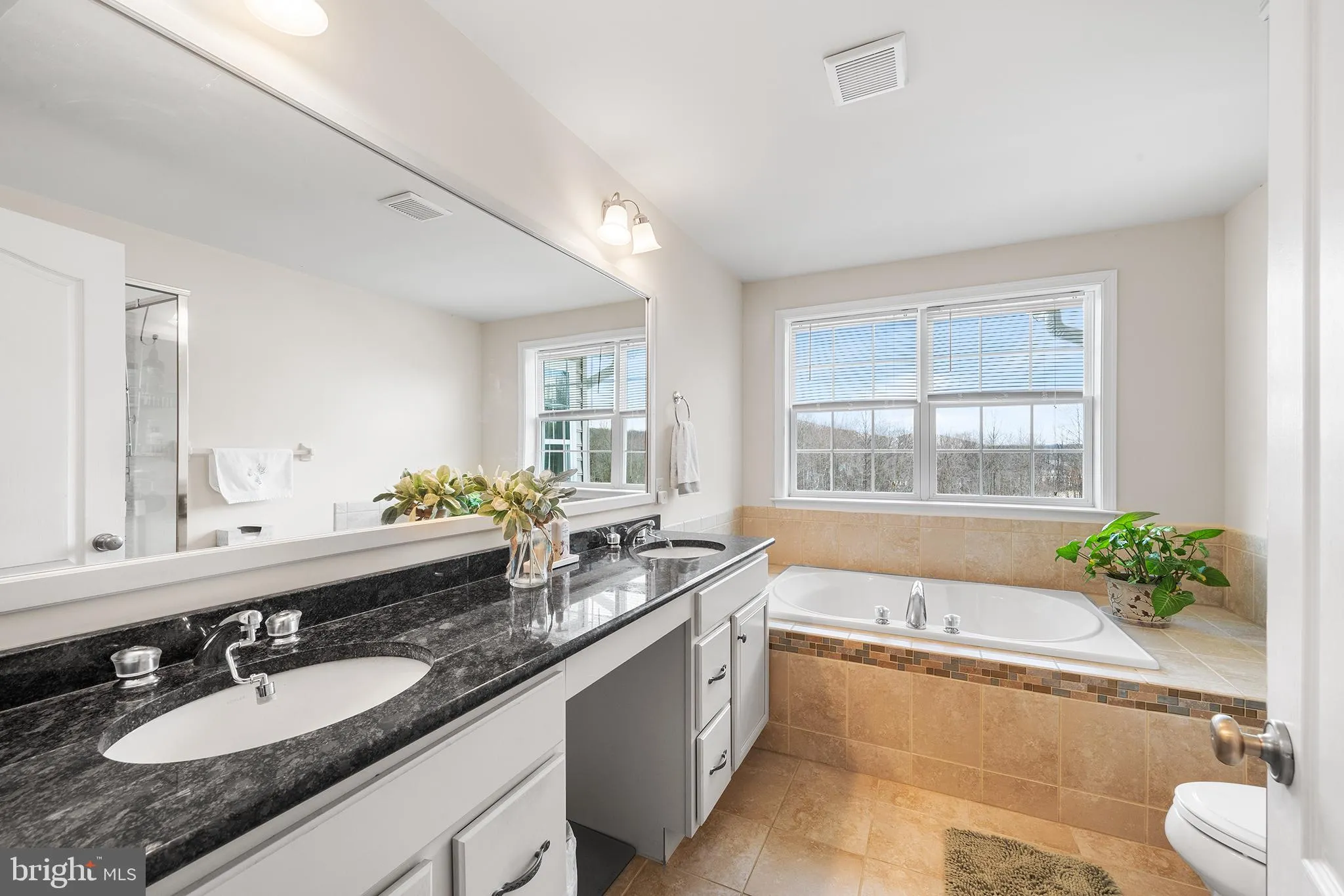 Chester Springs, Pennsylvania 19425, United States, 3 Bedrooms Bedrooms, ,4 BathroomsBathrooms,Residential,Pending,12340