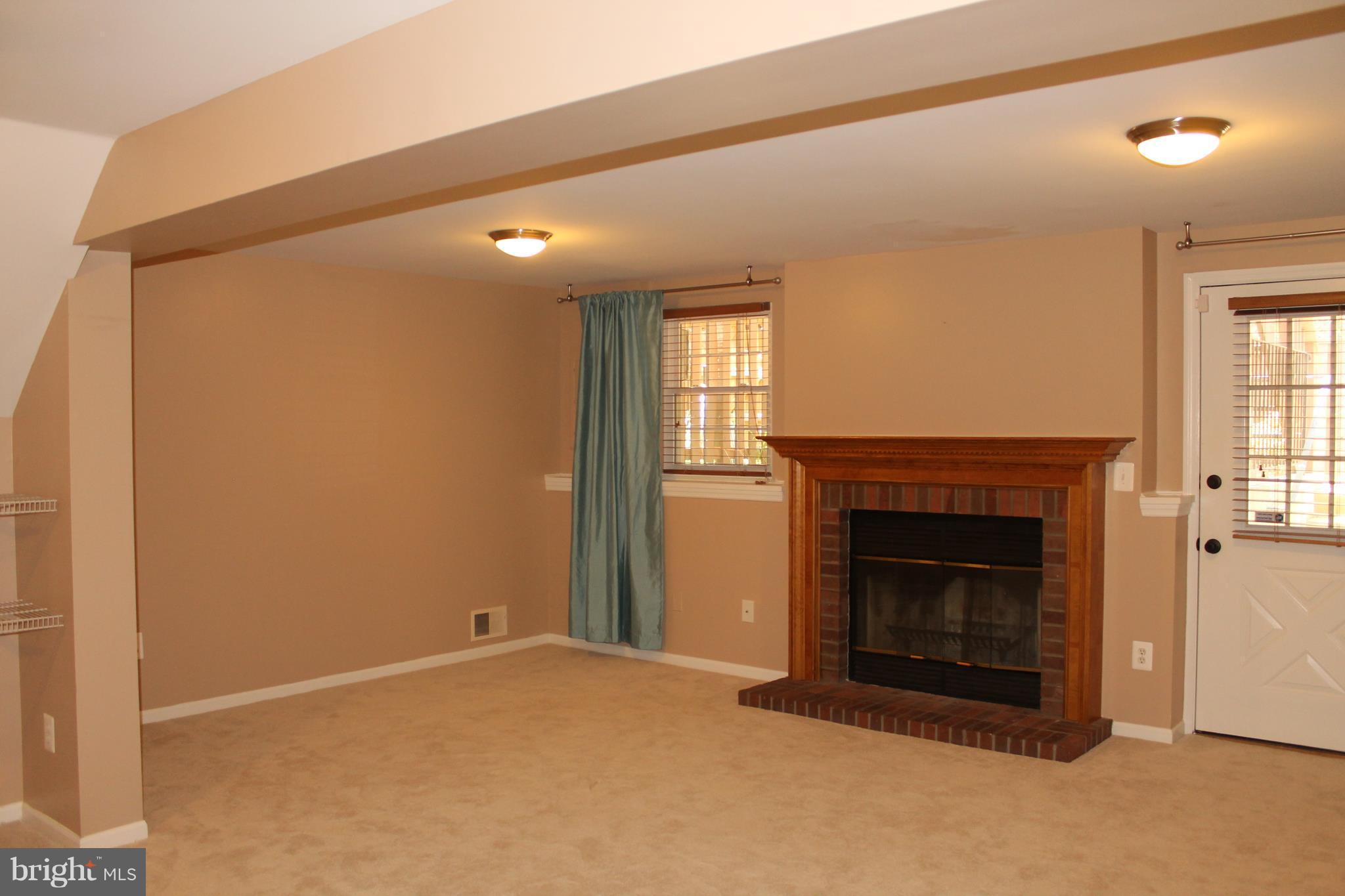 MANCHESTER LAKES - Residential Lease