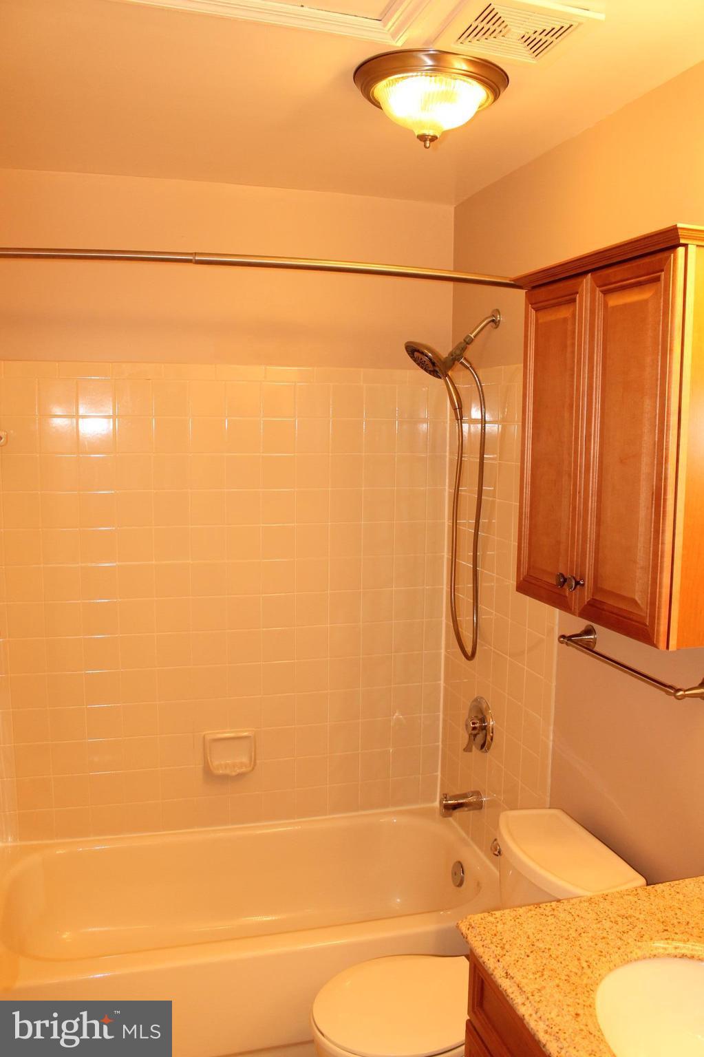 MANCHESTER LAKES - Residential Lease