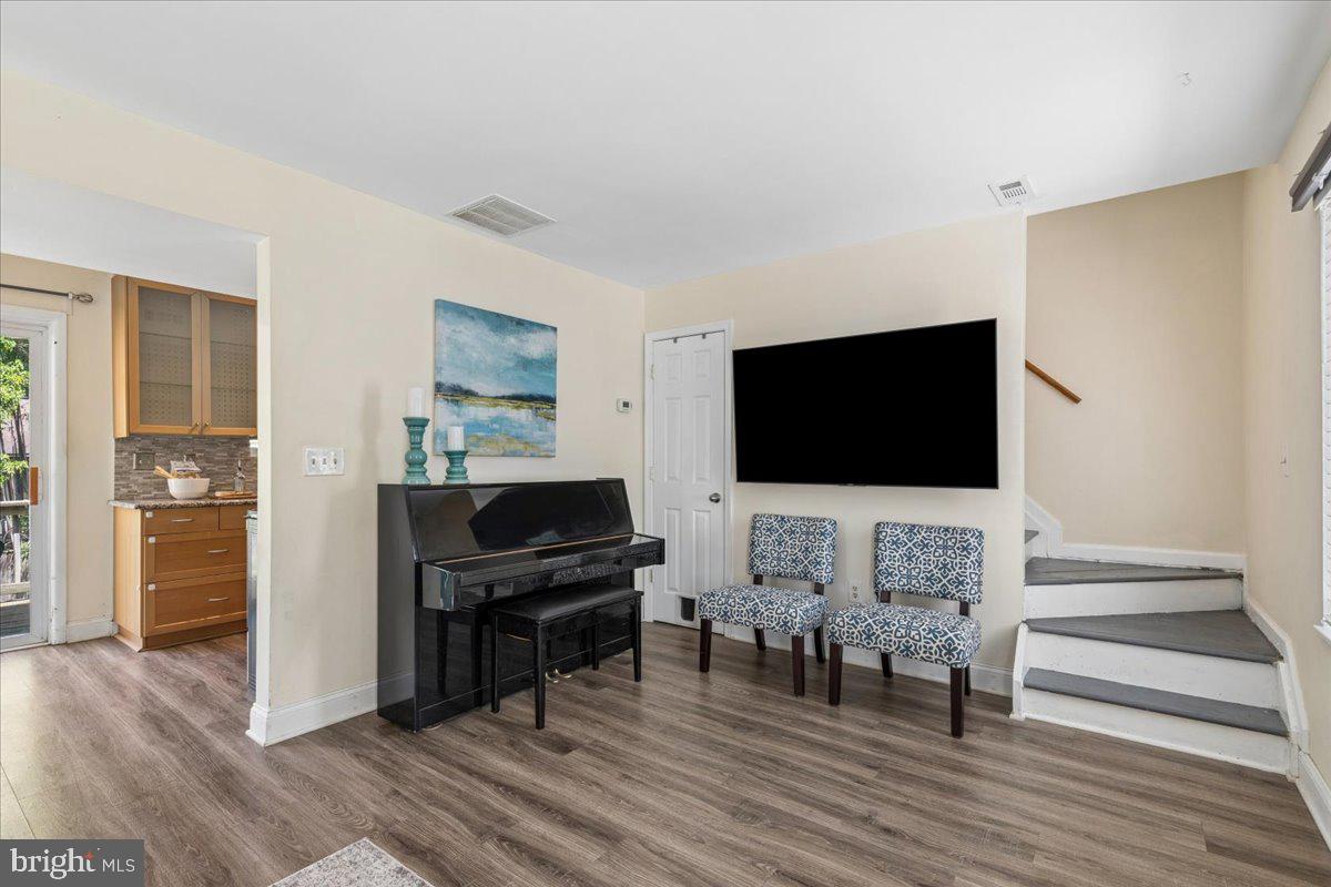 WOODLAND BEACH - Residential