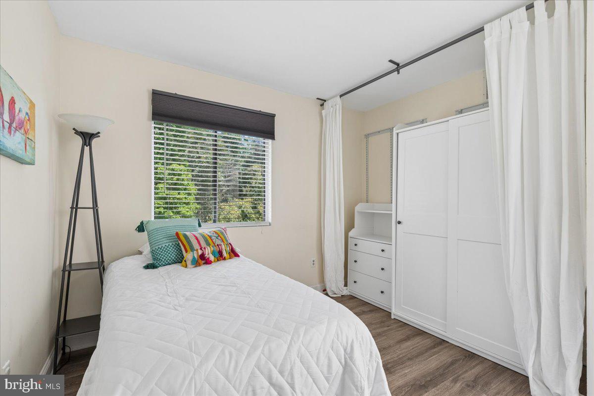 WOODLAND BEACH - Residential