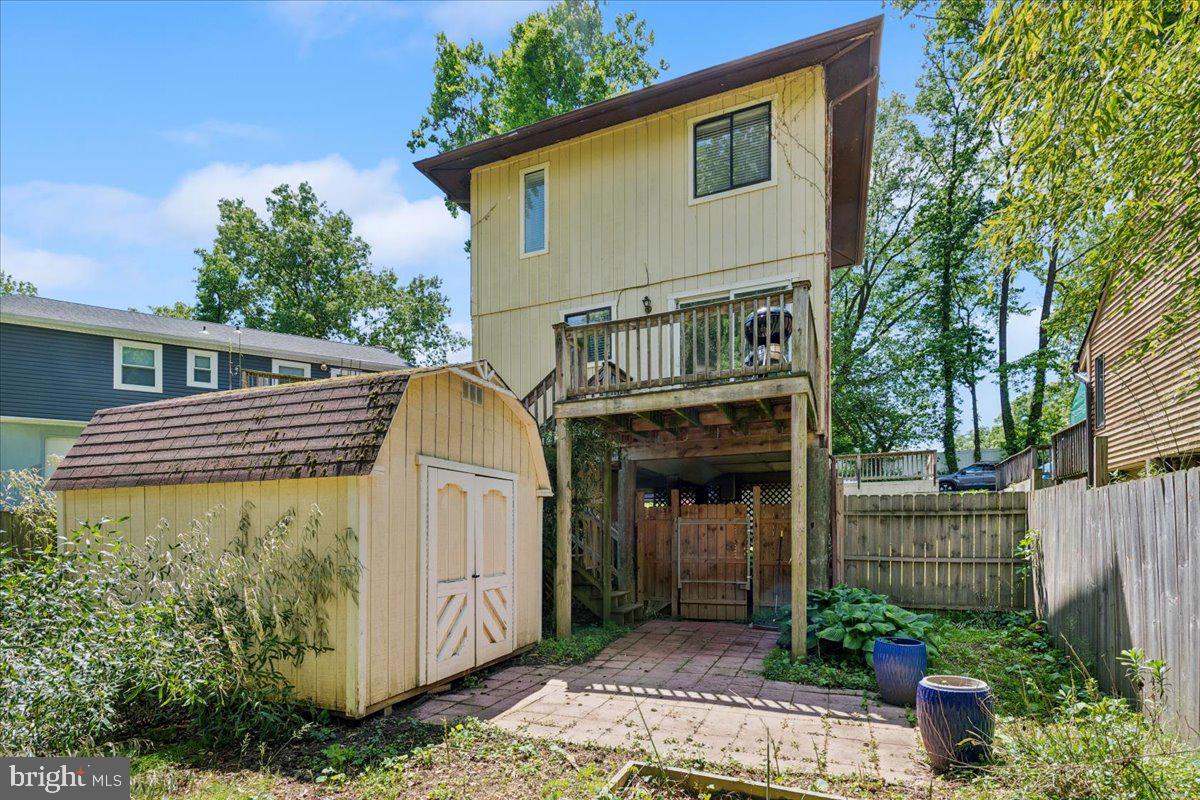 WOODLAND BEACH - Residential
