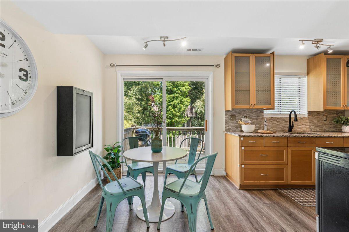 WOODLAND BEACH - Residential