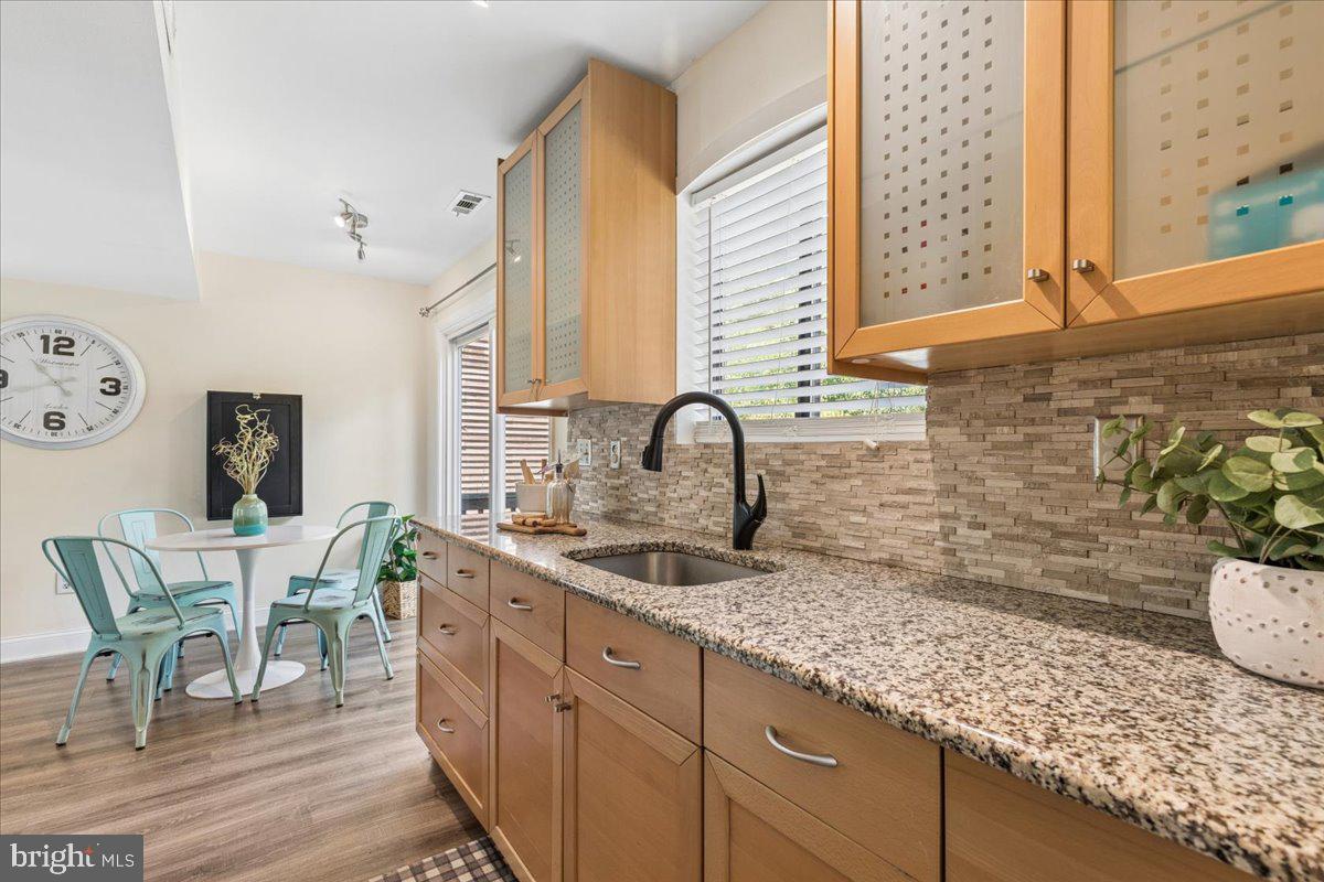 WOODLAND BEACH - Residential