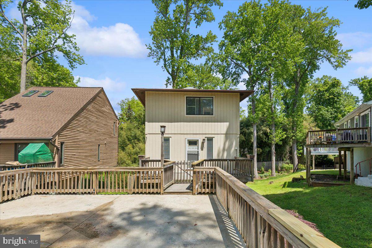 WOODLAND BEACH - Residential