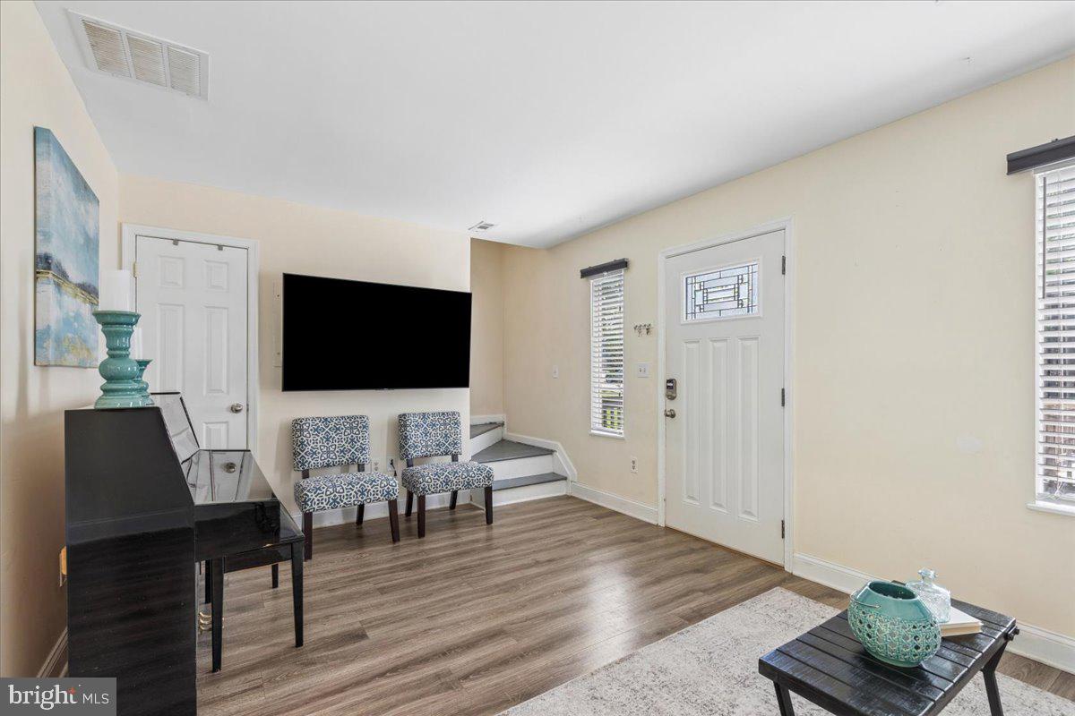 WOODLAND BEACH - Residential