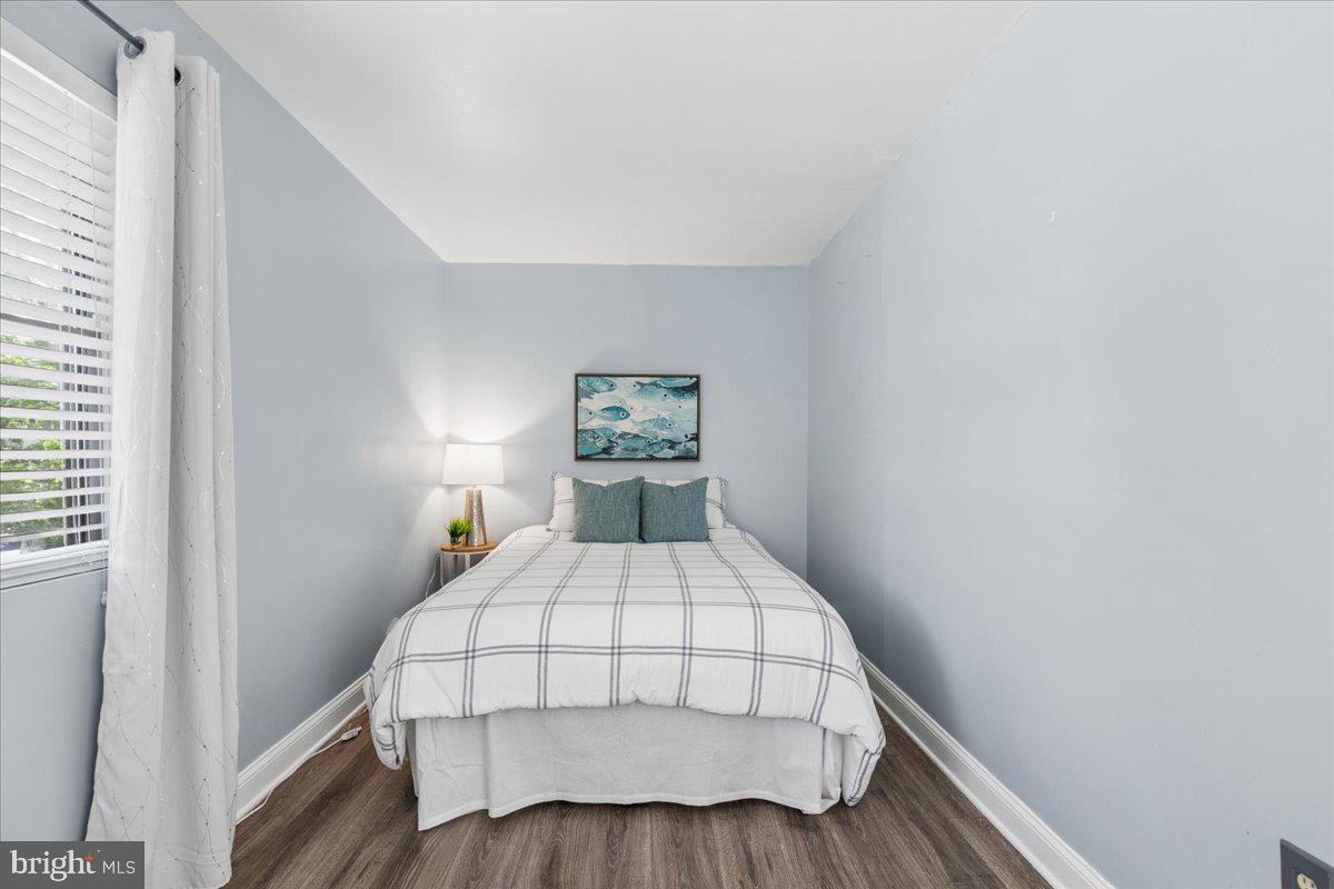 WOODLAND BEACH - Residential