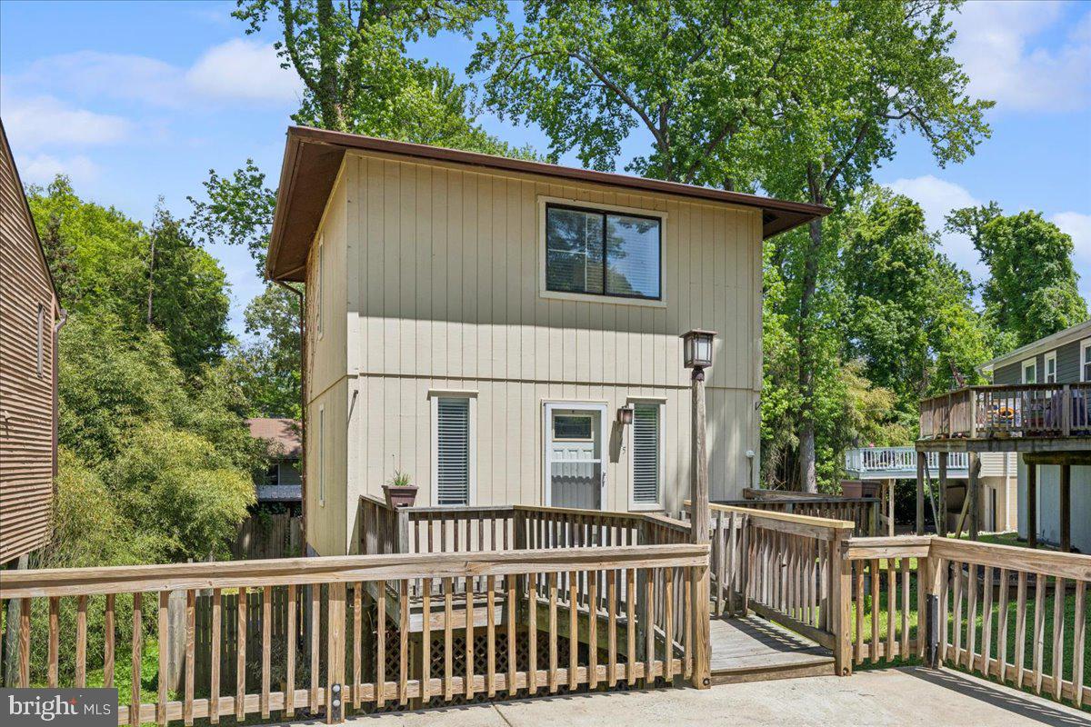 WOODLAND BEACH - Residential