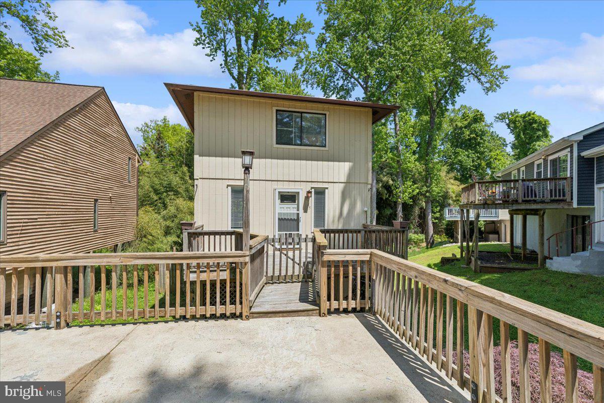 WOODLAND BEACH - Residential