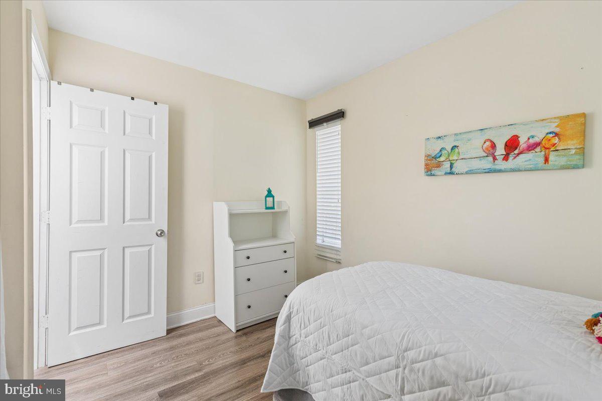 WOODLAND BEACH - Residential