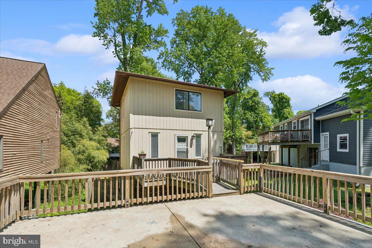 WOODLAND BEACH - Residential