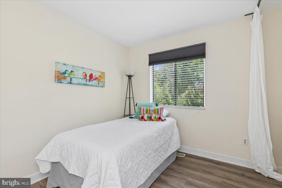 WOODLAND BEACH - Residential
