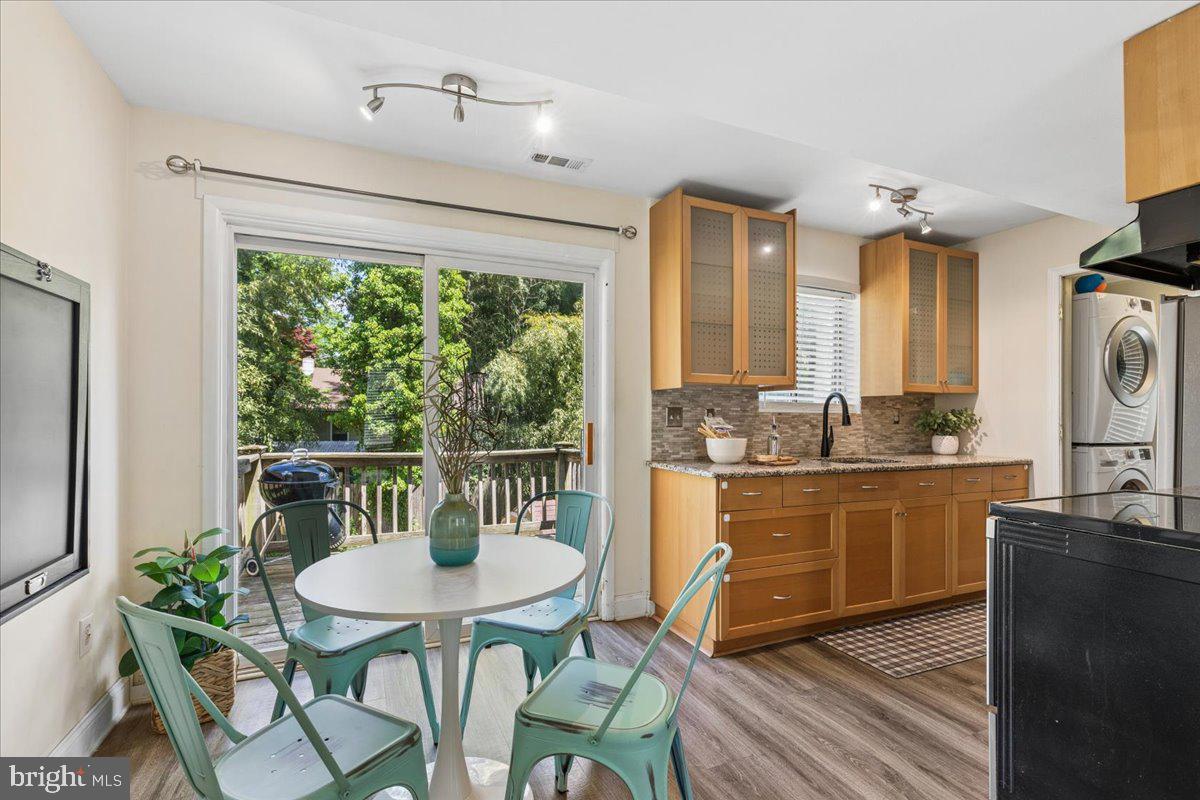 WOODLAND BEACH - Residential