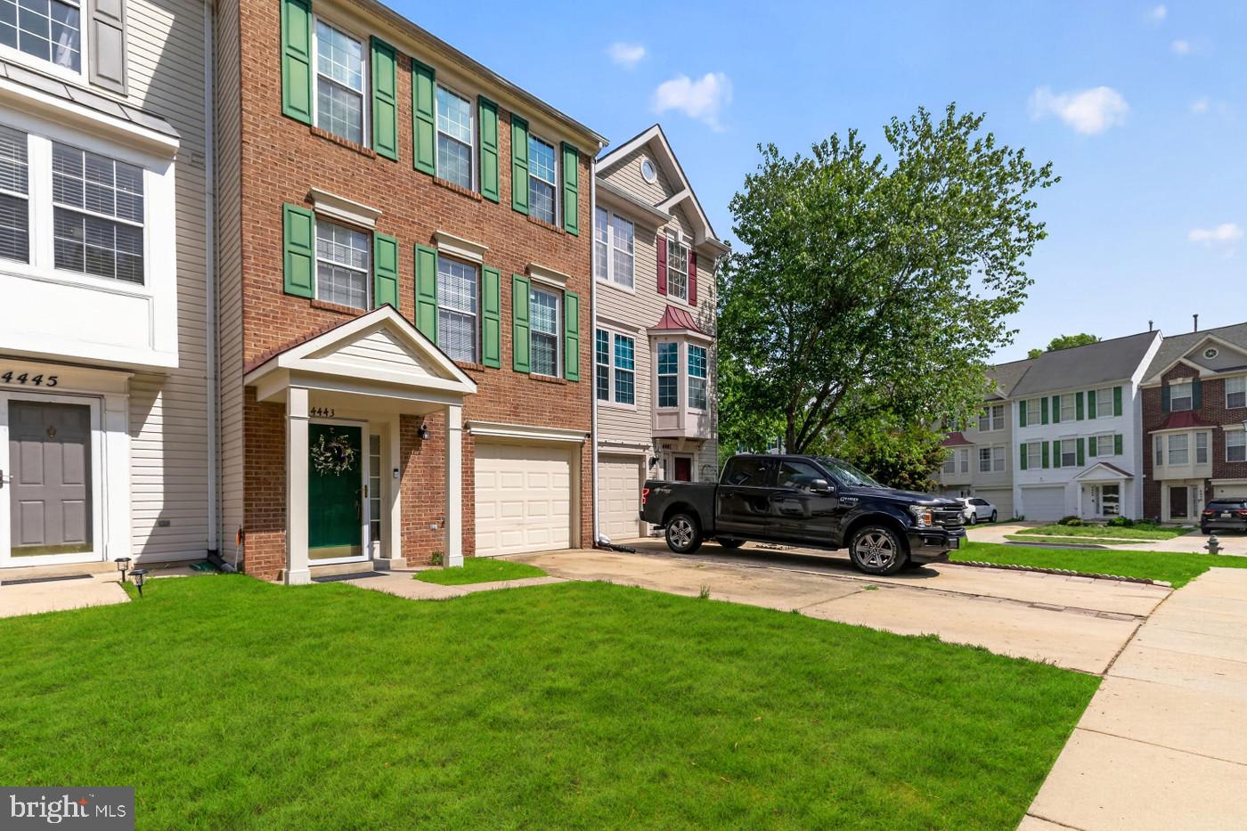 4443 SWINDON TERRACE