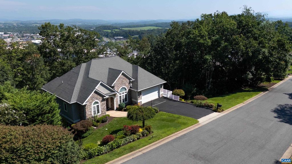 Photo of 137 Diamond Ct, HARRISONBURG, VA 22801 (MLS # 675097)