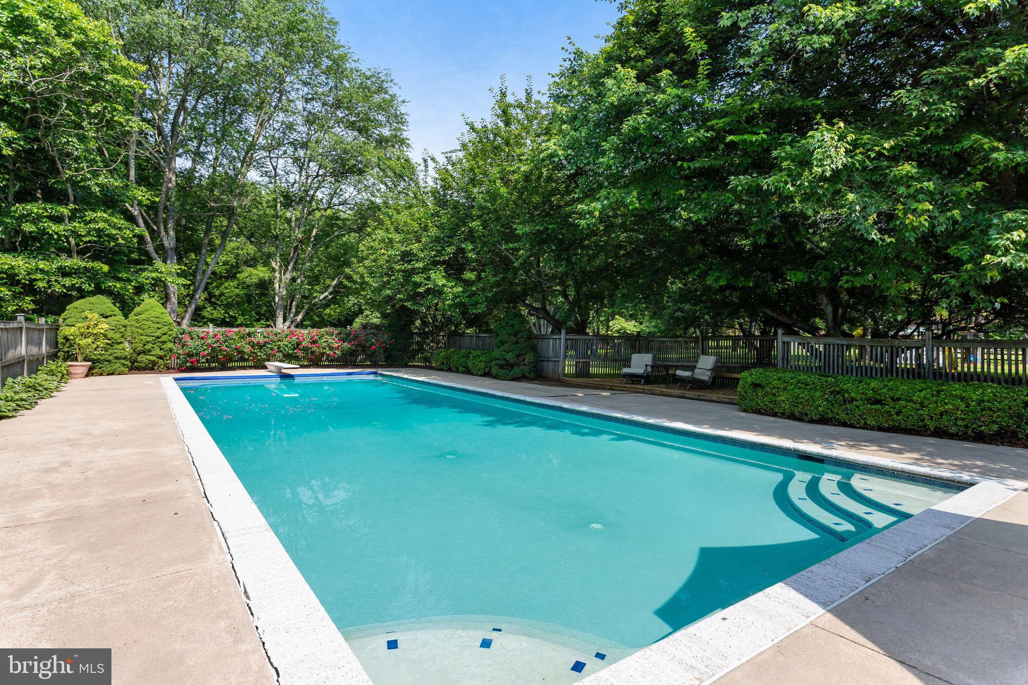 AVERY VILLAGE - Residential