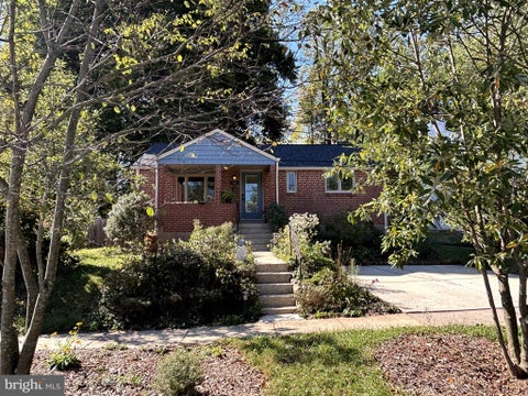 Photo of 12912 Evanston Street, ROCKVILLE, MD 20853 (MLS # MDMC2260276)