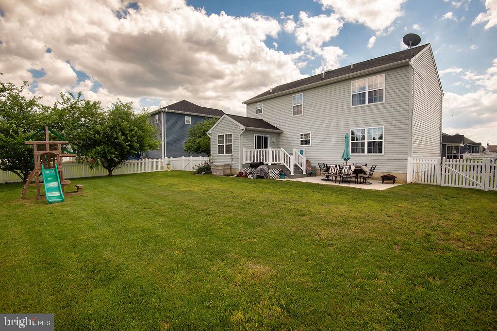 OLD COUNTRY FARMS - Residential