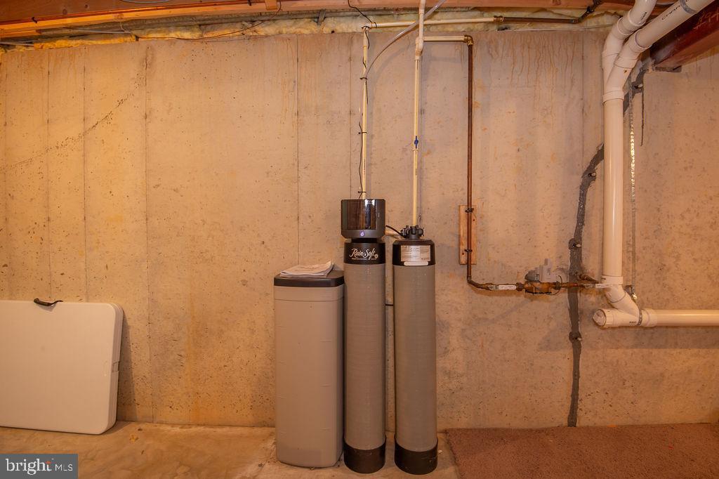 OLD COUNTRY FARMS - Residential