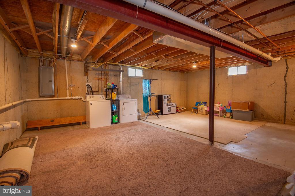 OLD COUNTRY FARMS - Residential