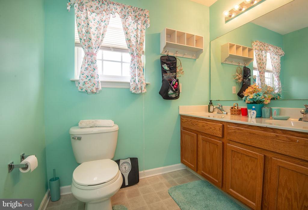 OLD COUNTRY FARMS - Residential