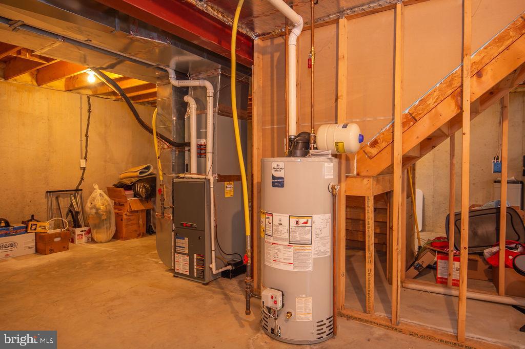 OLD COUNTRY FARMS - Residential