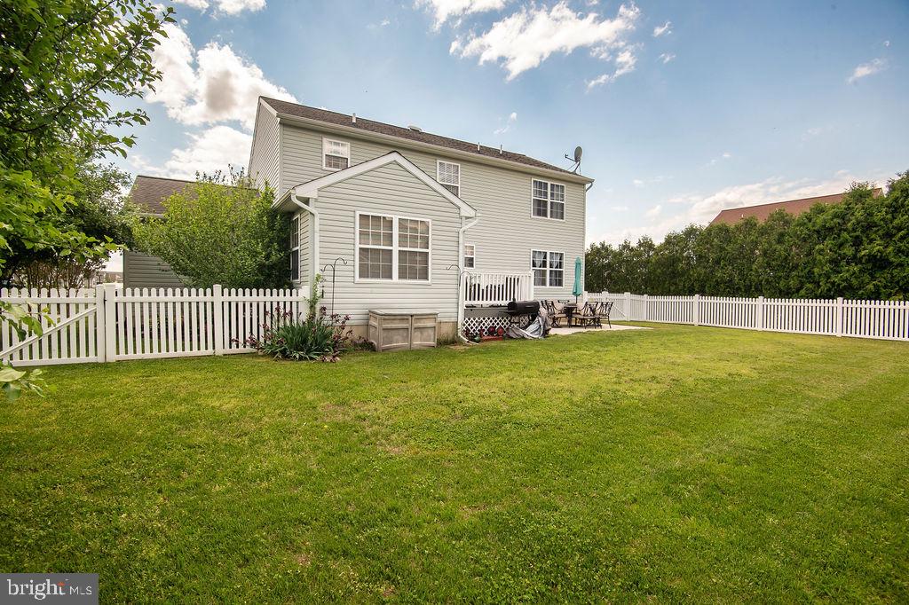 OLD COUNTRY FARMS - Residential