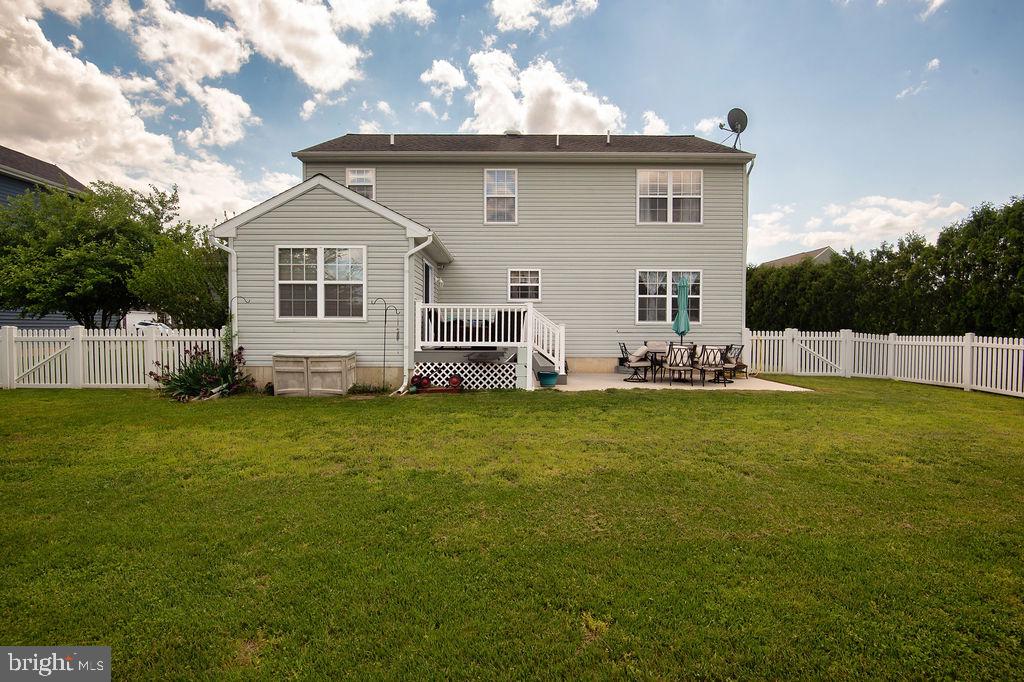 OLD COUNTRY FARMS - Residential