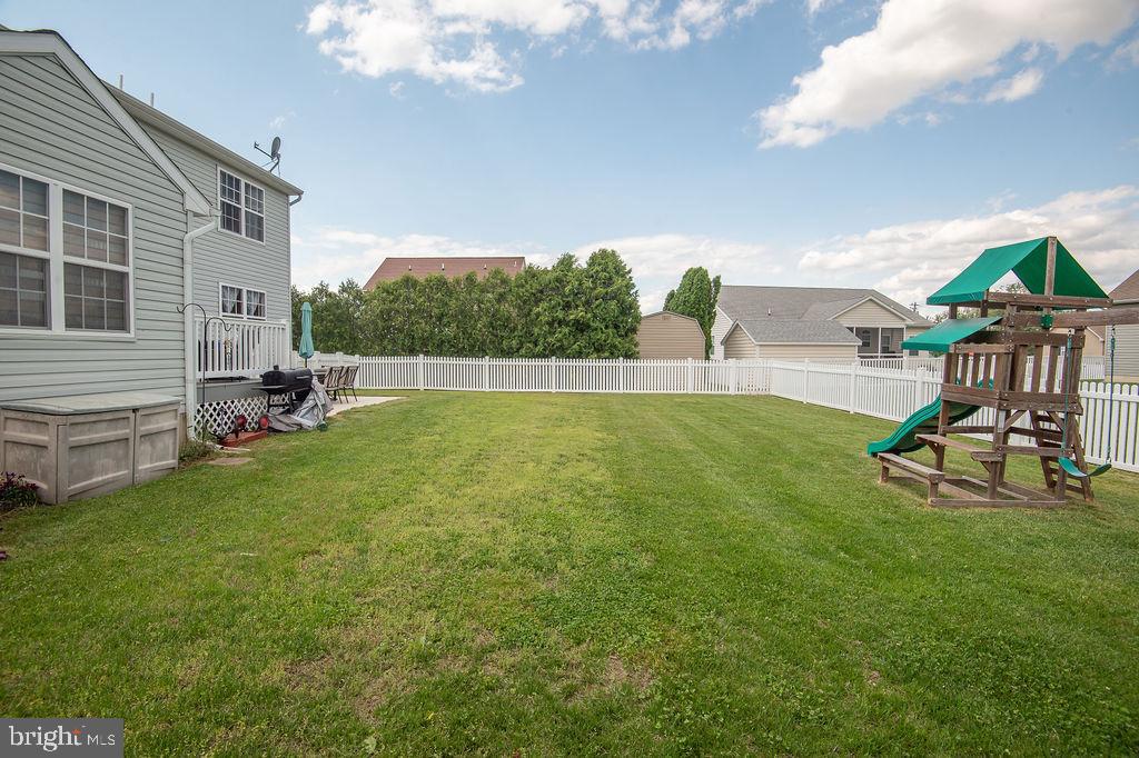 OLD COUNTRY FARMS - Residential