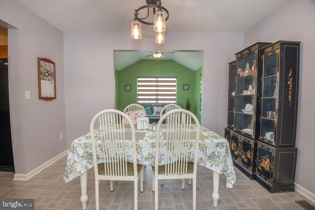 OLD COUNTRY FARMS - Residential