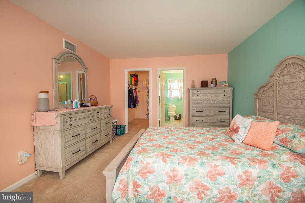 OLD COUNTRY FARMS - Residential