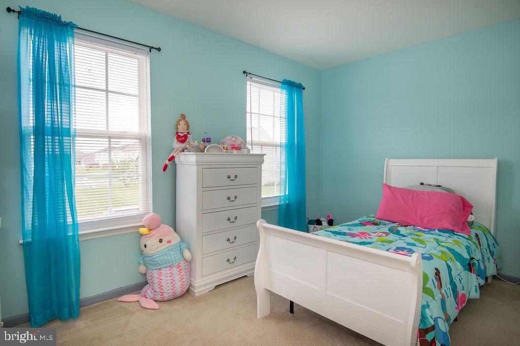 OLD COUNTRY FARMS - Residential