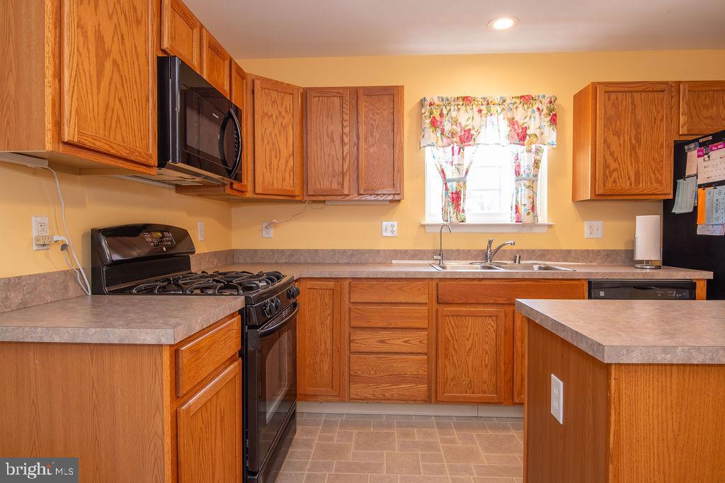 OLD COUNTRY FARMS - Residential