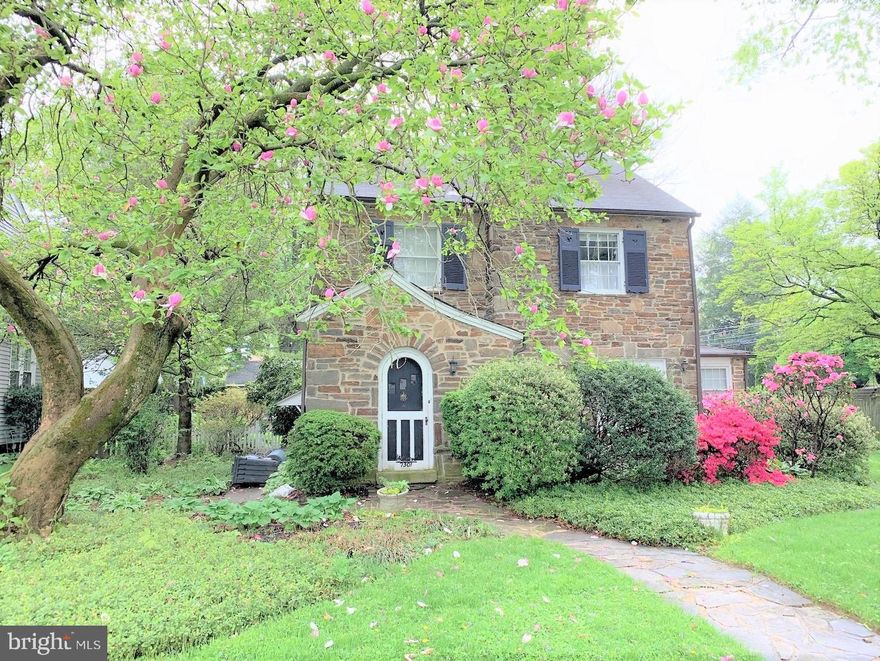 GORGEOUS ESTATE SALE! THIS BEAUTIFUL STONE HOME, IS SITUATED ON A FANTASTIC, FLAT, CORNER LOT. THE BEAUTY AND CHARM IS EVIDENT AS SOON AS YOU WALK THROUGH THE FRONT ARCHED DOORWAY, AND SEE ALL THIS HOME HAS TO OFFER. HARDWOOD FLOORING THROUGHOUT, BUILT-IN, LARGE SCREEN PORCH, WOOD BURNING FIREPLACE, BRIGHT FAMILY/SUN ROOM, SPACIOUS FLOOR PLAN, STONE GARAGE/STORAGE, AND A GREAT EAT-IN KITCHEN. THE INCREDIBLE NEIGHBORHOOD IS CLOSE TO EVERYTHING.  AN ABSOLUTE GEM!