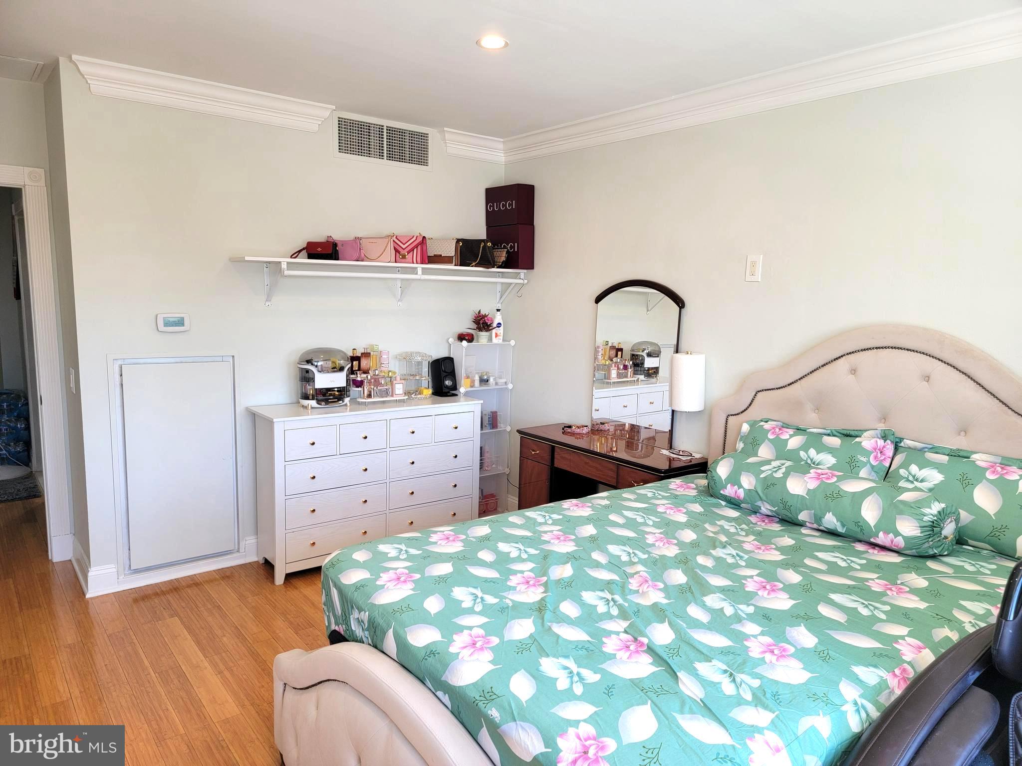 CHINATOWN - Residential