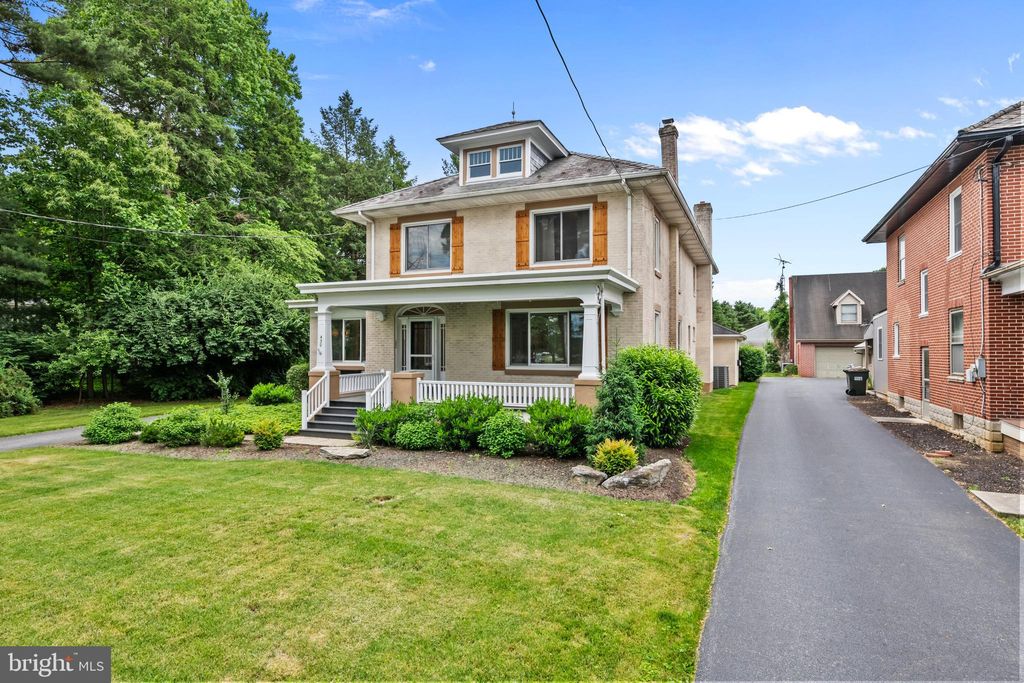 Photo of 430 W Orange Street, Lititz, PA 17543 (MLS # PALA2051786)