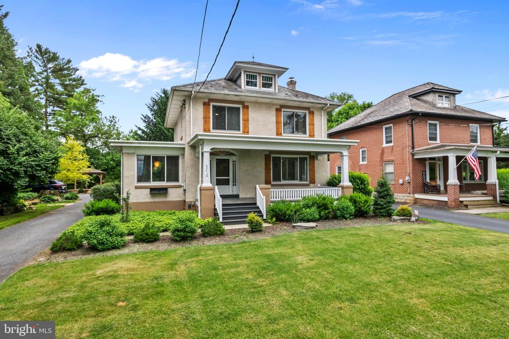 Photo of 430 W Orange Street, Lititz, PA 17543 (MLS # PALA2051786)