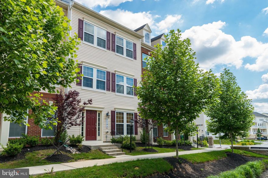 Incredible opportunity to own in Oxford Square! Built in 2015, this townhome is move-in ready with all of the amenities on your list: hardwood floors, open concept floorplan, attached 2-car garage, granite countertops, stainless steel appliances, crown molding, recessed lighting, attached master bathroom plus walk-in closet, and bedroom-level laundry. Schedule a showing today!