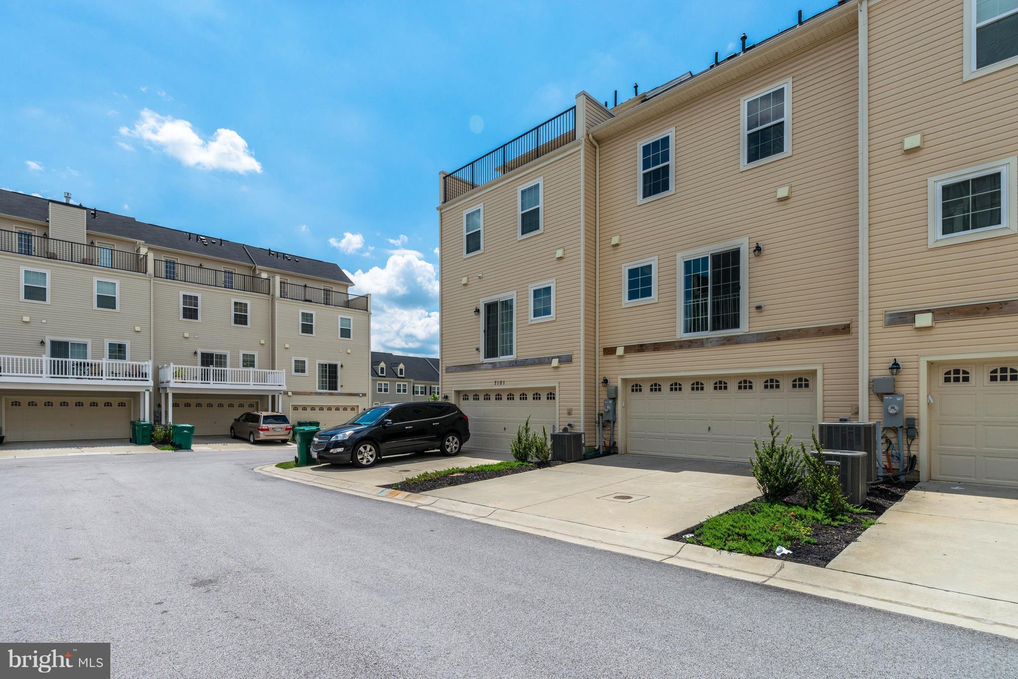 OXFORD SQUARE - Residential